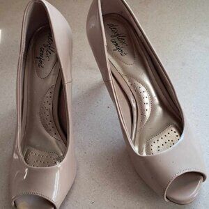 DEXFLEX COMFORT WOMENS SHOES SIZE 6